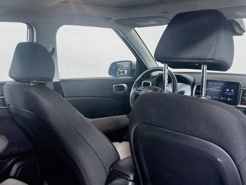 Used 2025 Hyundai Venue SEL FWD image 21