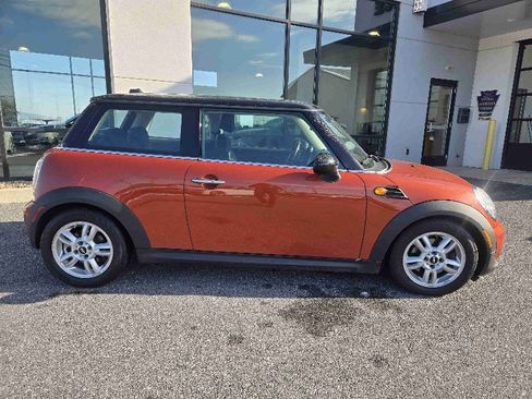 Used 2013 MINI Cooper Hardtop image 2