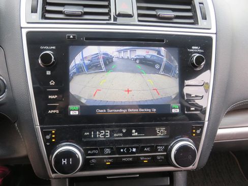 Used 2018 Subaru Outback 2.5i Touring image 17