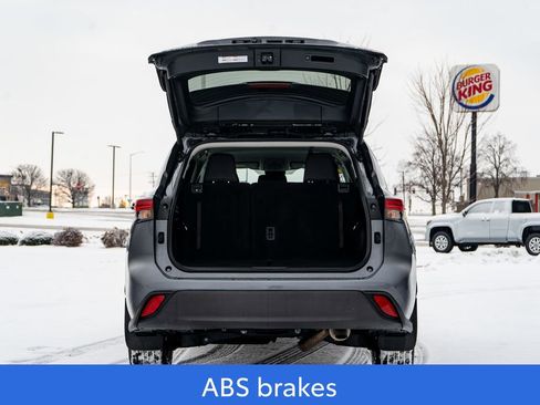 Used 2024 Toyota Highlander LE image 10
