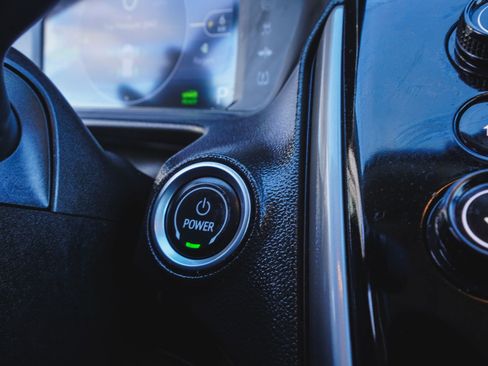 Used 2022 Chevrolet Bolt EUV LT w/ Convenience Package image 20