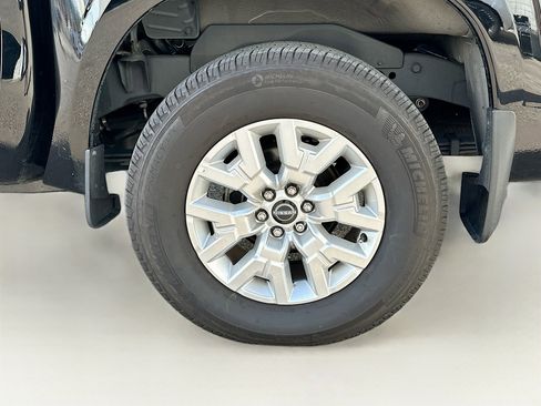 Used 2024 Nissan Frontier SV w/ SV Convenience Package image 11
