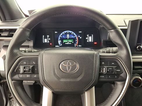 Certified 2025 Toyota 4Runner SR5 AWD/4WD image 8