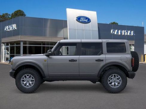 New 2025 Ford Bronco Badlands image 3