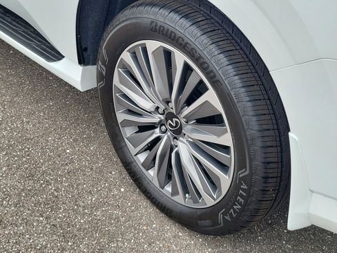 New 2026 INFINITI QX80 Luxe image 5