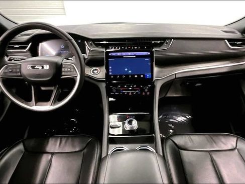 Used 2024 Jeep Grand Cherokee Limited w/ Luxury Tech Group II AWD/4WD image 18