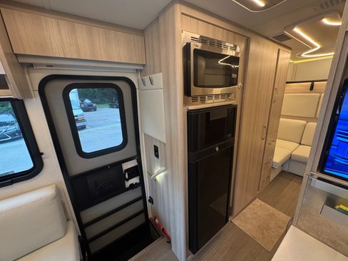 Used 2020 Mercedes-Benz Sprinter 3500 image 54