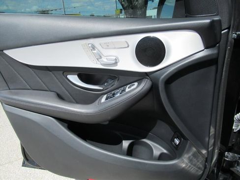 Used 2022 Mercedes-Benz GLC 300 4MATIC image 18