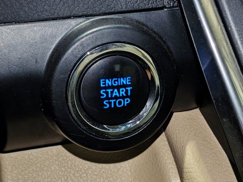 Used 2017 Toyota Camry XLE FWD image 43
