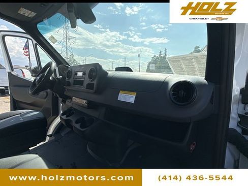 Used 2025 Mercedes-Benz Sprinter 2500 image 26