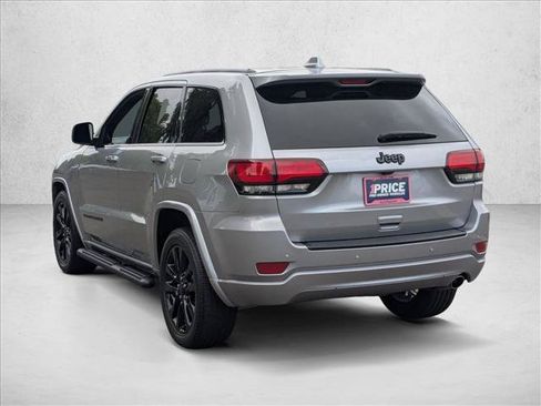 Used 2018 Jeep Grand Cherokee Altitude RWD image 8