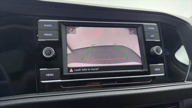Used 2020 Volkswagen Jetta SE w/ SE Cold Weather Package FWD image 28