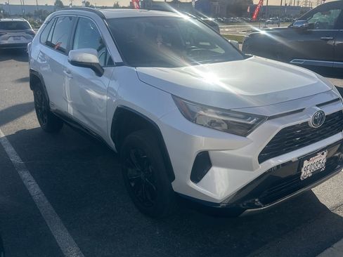 Used 2023 Toyota RAV4 SE w/ Convenience Package image 2