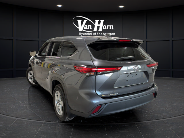 Used 2021 Toyota Highlander LE AWD/4WD image 5