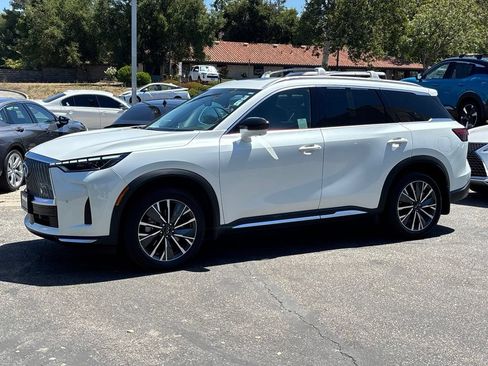 Certified 2026 INFINITI QX60 Luxe w/ Cargo Package FWD image 14