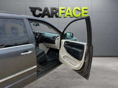 Used 2016 Chrysler Town & Country Touring-L w/ Driver Convenience Group FWD image 26