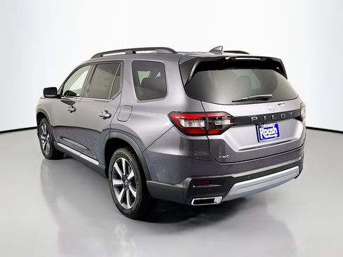 New 2025 Honda Pilot Touring image 7