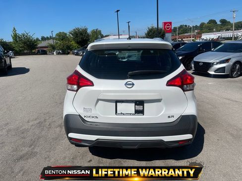 Used 2019 Nissan Kicks SR w/ SR Premium Package FWD image 6