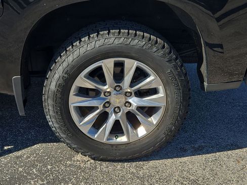 Used 2019 Chevrolet Silverado 1500 LTZ w/ LTZ Convenience Package AWD/4WD image 6