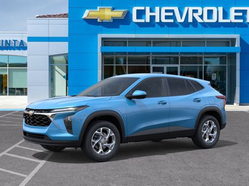 New 2026 Chevrolet Trax LS w/ LS Convenience Package FWD image 2