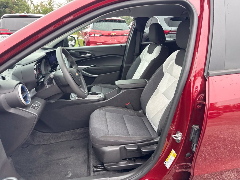 Used 2024 Chevrolet Trax LS FWD image 10
