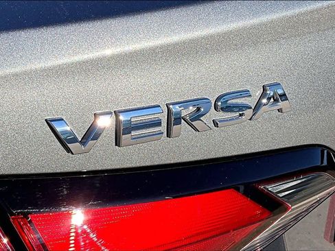 Used 2025 Nissan Versa SV image 30