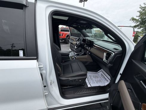 Used 2024 GMC Canyon Denali AWD/4WD image 25