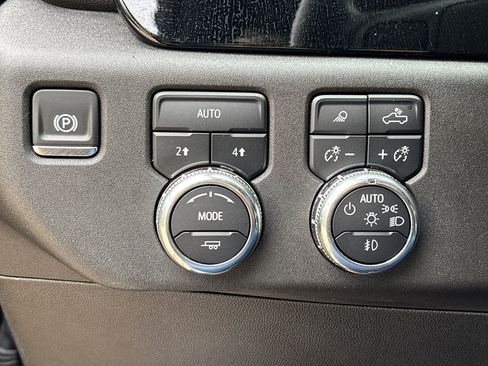 Used 2025 GMC Sierra 1500 SLT AWD/4WD image 27