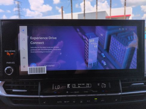 Certified 2025 Toyota Sienna XLE Woodland Edition AWD/4WD image 19