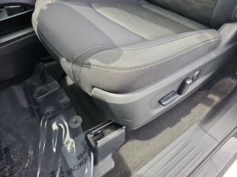 Used 2025 Nissan Pathfinder SV FWD image 27