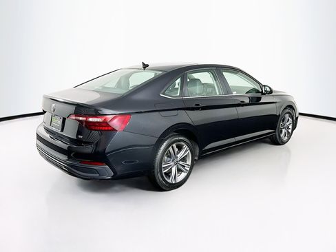 Used 2024 Volkswagen Jetta SE image 9