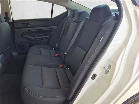 Used 2025 Nissan Altima 2.5 SV FWD image 18