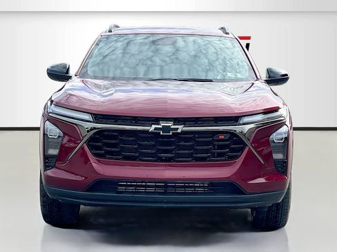 Used 2024 Chevrolet Trax RS w/ Driver Confidence Package image 2