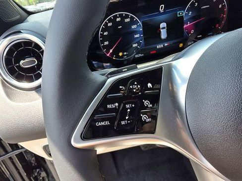 New 2025 Mercedes-Benz GLB 250 image 11