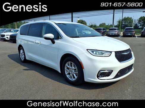 Used 2023 Chrysler Pacifica Touring-L FWD image 7
