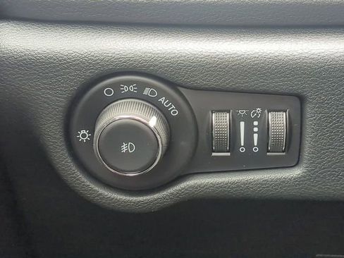 New 2026 Chrysler Pacifica Select image 28