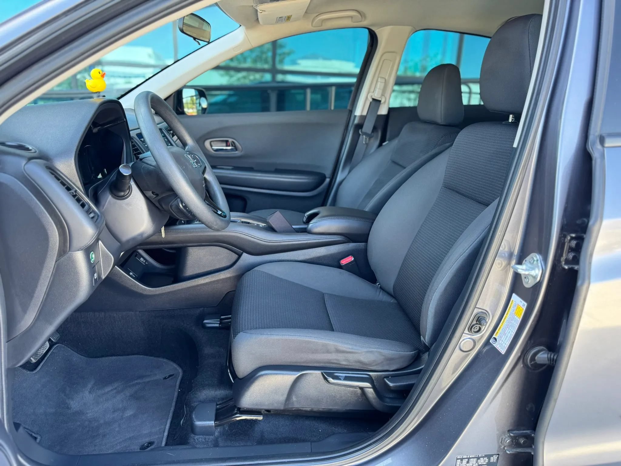 Used 2022 Honda HR-V LX image 2