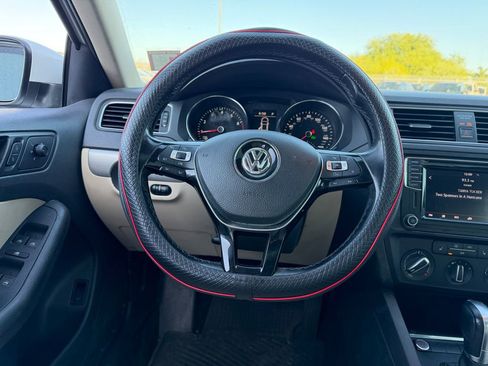 Used 2017 Volkswagen Jetta SE FWD image 9