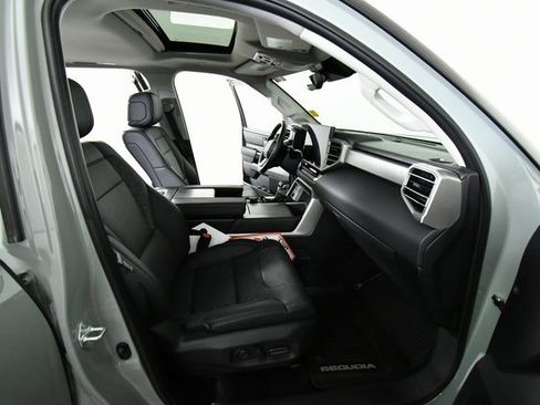 Used 2024 Toyota Sequoia Limited image 22