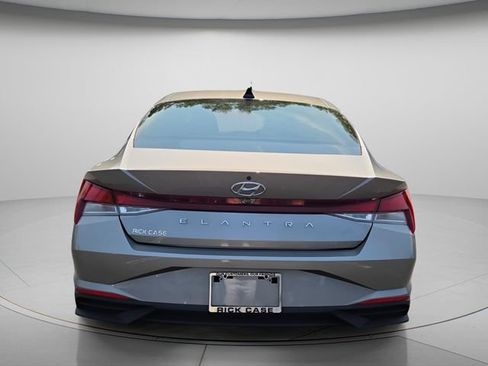 Used 2023 Hyundai Elantra SEL FWD image 5