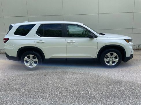 Certified 2023 Honda Pilot LX image 5