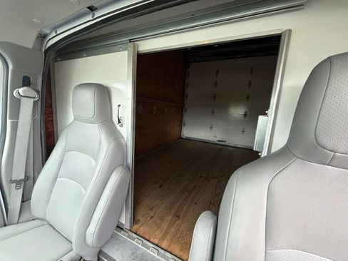 Used 2015 Ford E-350 and Econoline 350 Super Duty RWD image 23