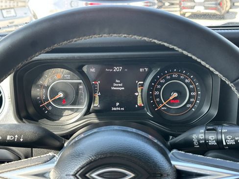 Used 2025 Jeep Wrangler Unlimited Sahara AWD/4WD image 40