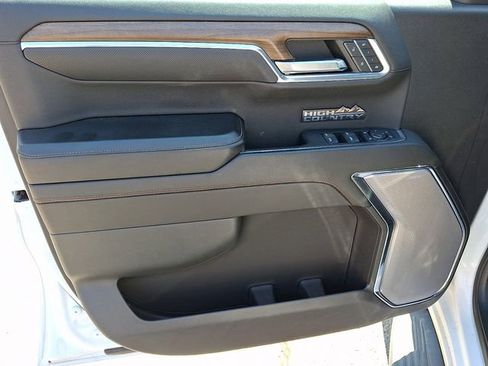 Used 2024 Chevrolet Silverado 1500 High Country w/ High Country Premium Package AWD/4WD image 9