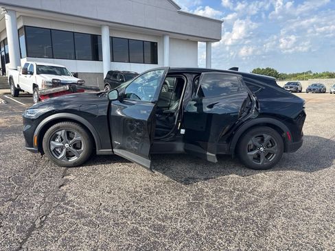 Used 2021 Ford Mustang Mach-E Select RWD image 4