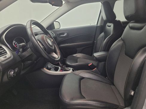 Used 2019 Jeep Compass Latitude w/ Cold Weather Group AWD/4WD image 17