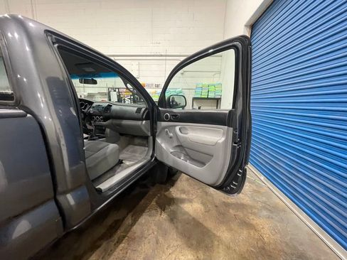 Used 2010 Toyota Tacoma 4x4 Regular Cab image 13