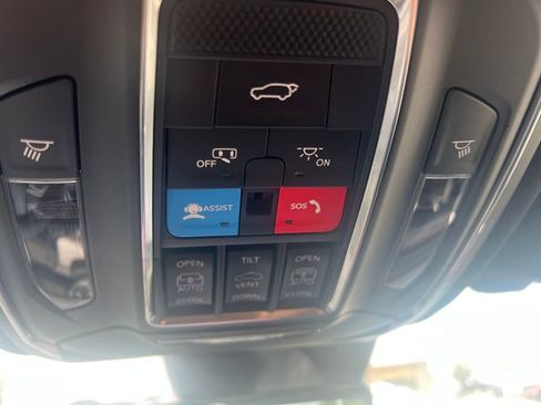 New 2025 Jeep Grand Cherokee Limited w/ Luxury Tech Group II image 5