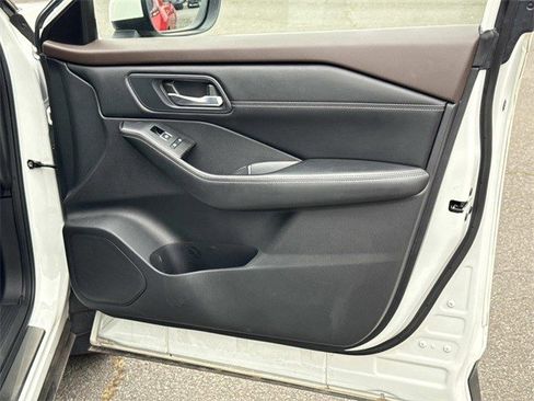 Used 2023 Nissan Rogue SL w/ SL Premium Package image 8