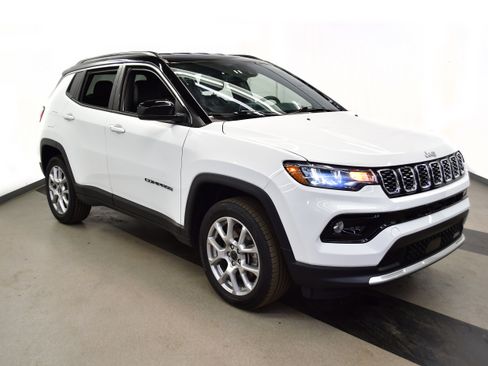 Used 2025 Jeep Compass Limited image 2